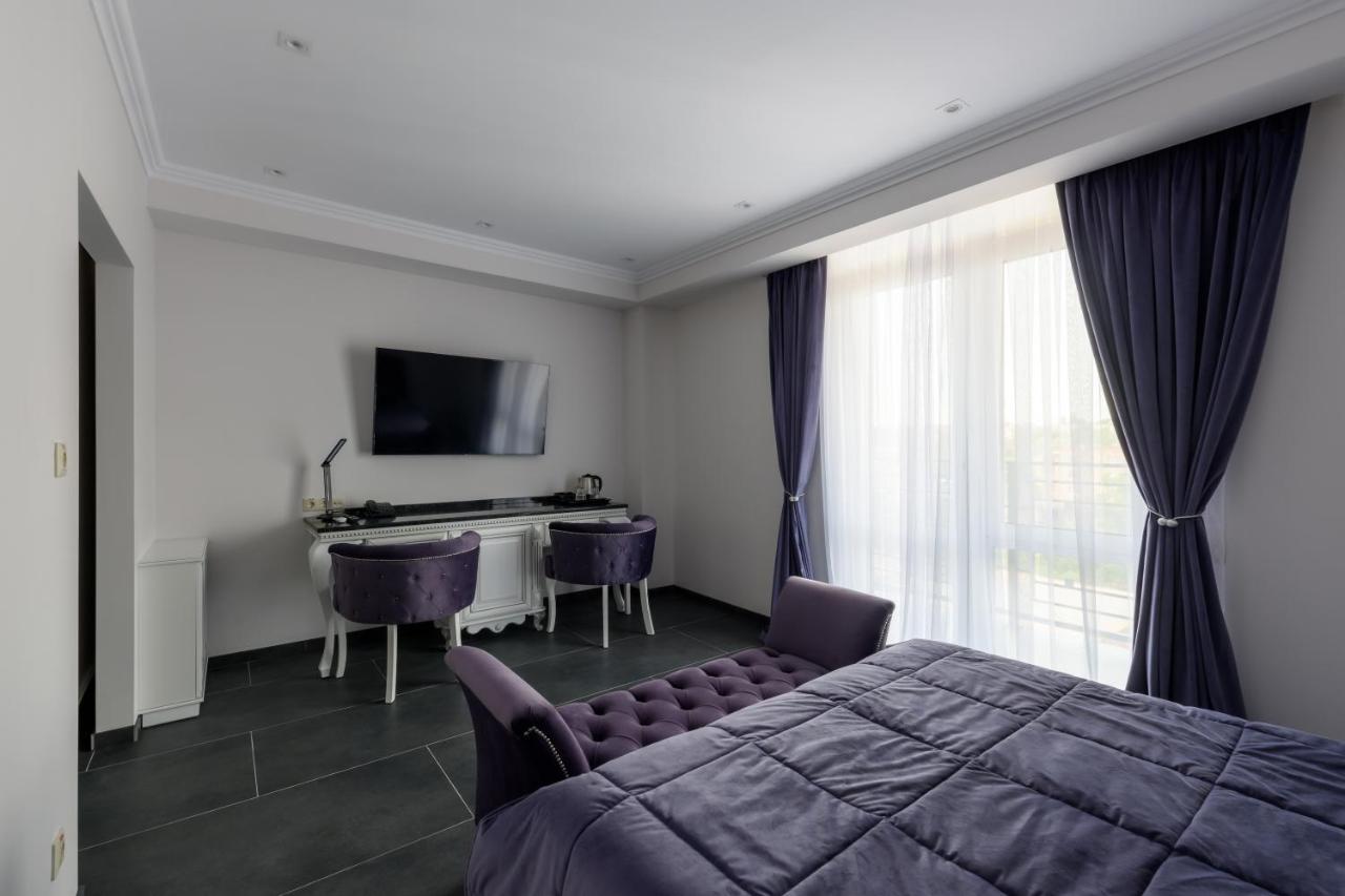 Grand Royal Hotel Chernivtsi Ngoại thất bức ảnh