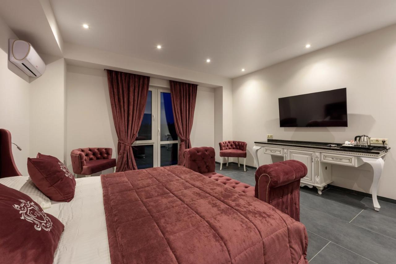Grand Royal Hotel Chernivtsi Ngoại thất bức ảnh