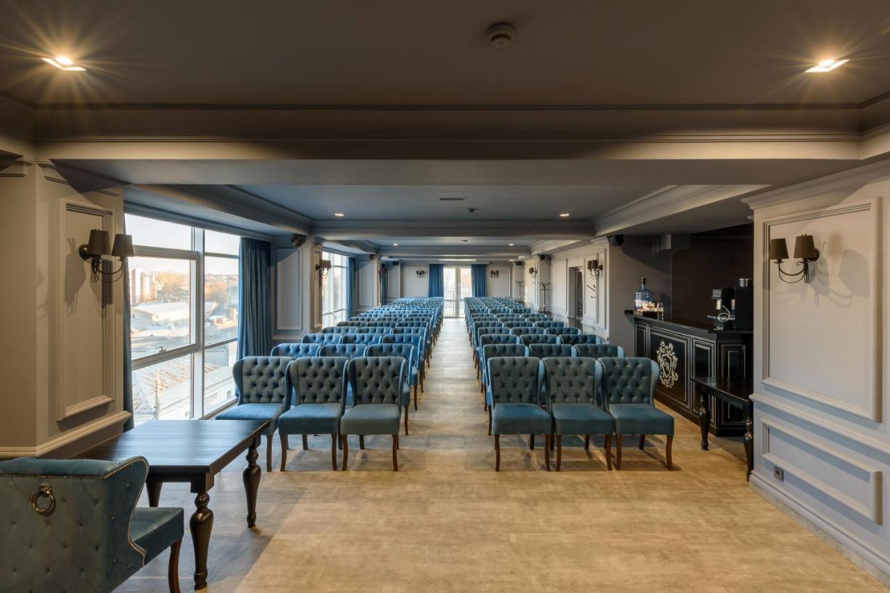 Grand Royal Hotel Chernivtsi Ngoại thất bức ảnh